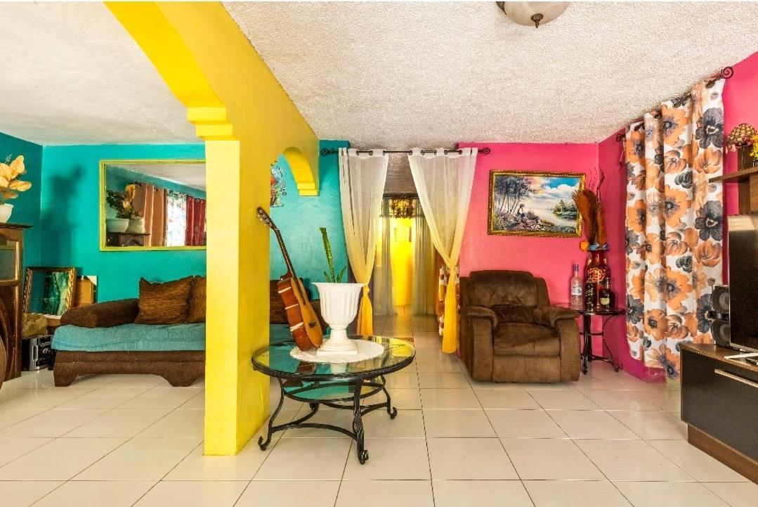 Colorful Private Room Oasis Монтего Бей Екстериор снимка