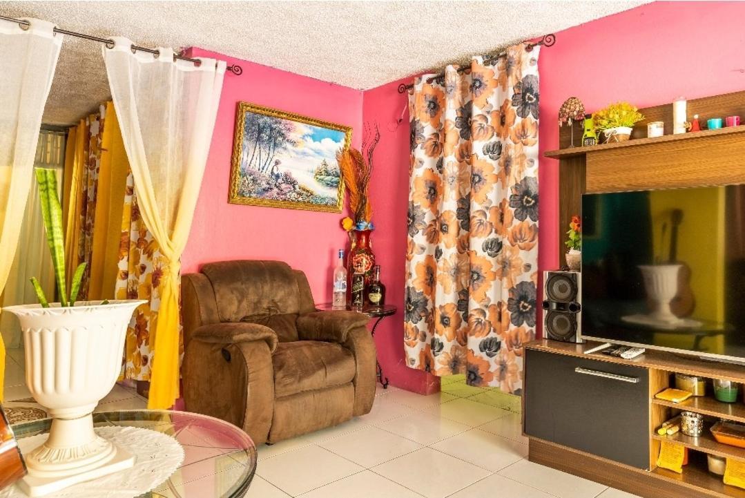 Colorful Private Room Oasis Монтего Бей Екстериор снимка